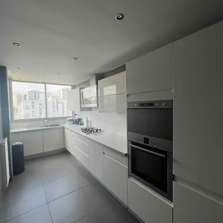 Pour 6 Personnes Proche De L'aeroport Apartment