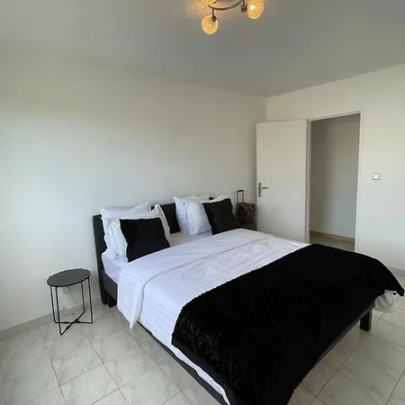 Apartment Pour 6 Personnes Proche De L'aeroport