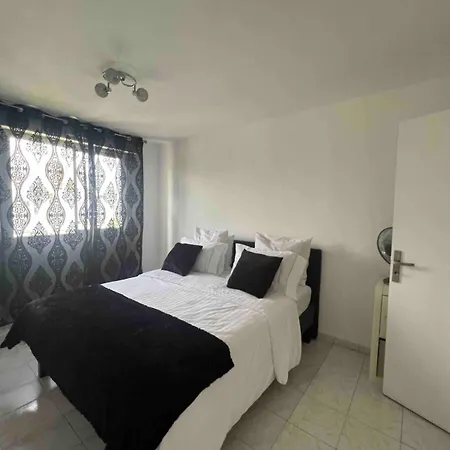 Apartment Pour 6 Personnes Proche De L'aeroport