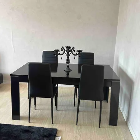 Apartment Pour 6 Personnes Proche De L'aeroport *